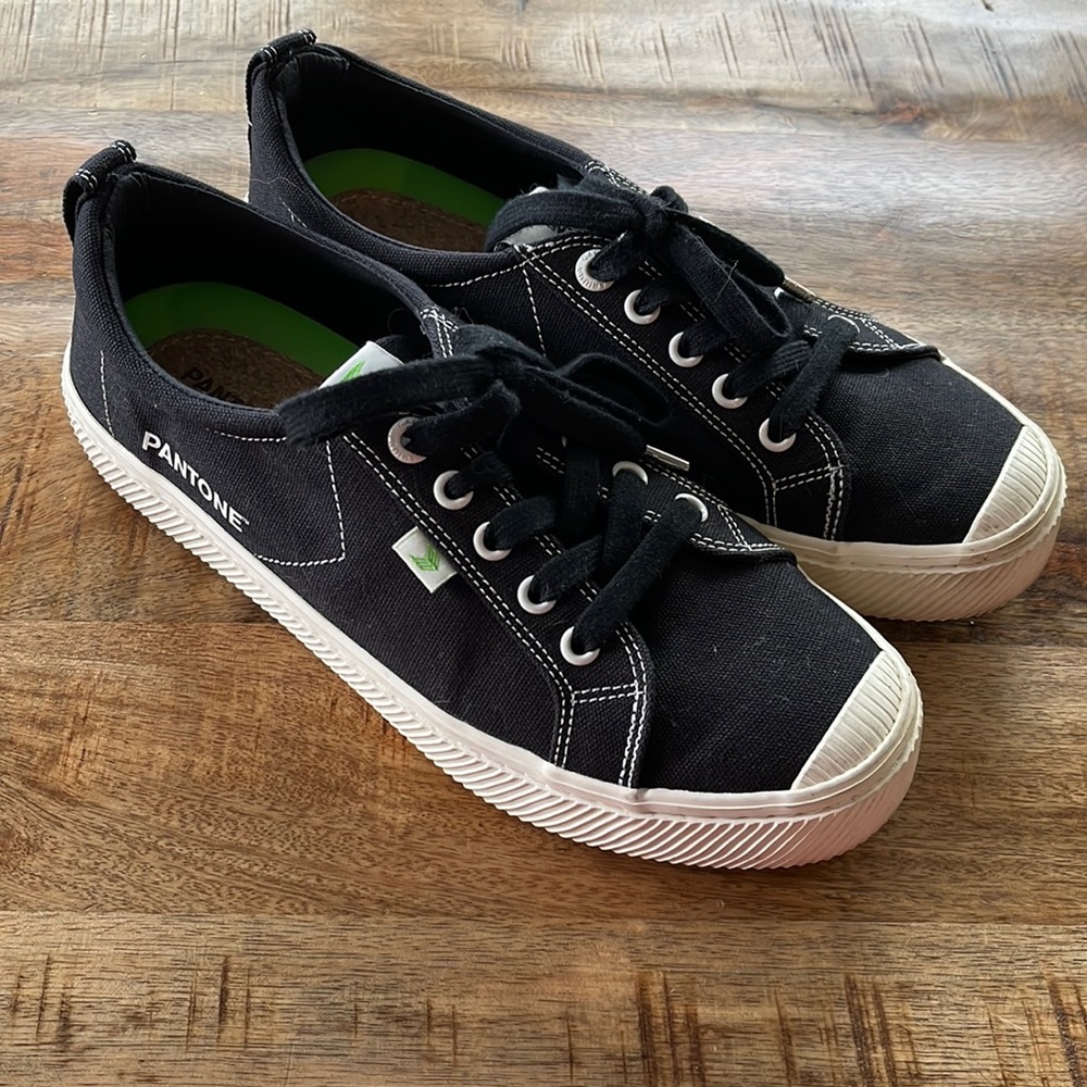 Cariuma Pantone Rio Brazil Black and White Sneakers
